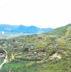 옥산서원. 경주시 안강읍 옥산리에 있는 이 서원은 이언적의 덕행과 학문을 추모하기 위해 조선 선조때 경주 부윤 이제민과 유림들이 힘을 모아 건립했다. 사적 154호.