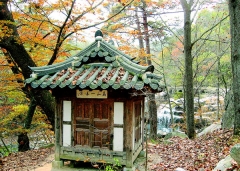 만산일폭루를 끼고 포천구곡이 흐르고 있다.3