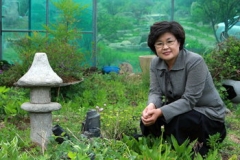 팔공산 자락에서 들꽃과 살아 온 야생화 전문가 박금희씨.