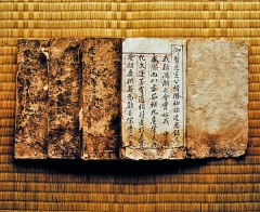 충재가 도포 소매에 넣어 항상 지니고 다녔다는 근사록. 보물로 지정돼 있다. (충재종가 제공)4