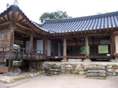회재 불천위 제사 장소인 무첨당. 조선중기 건물이며, 보물로 지정돼 있다.3
