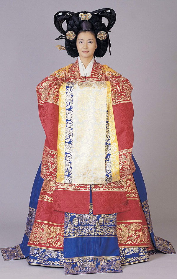 궁중의상 감상하세요