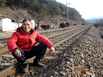 [人터뷰-사람＆사람] 철길 옆에서 8년째 혼자 사는 영주 문수면 권재익 할아버지