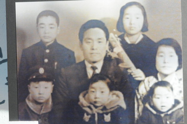 아버지는 1960년 교원노조 활동하다 해직…이후 대봉동서 전업사 운영