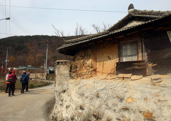 [팔공산 자락 걷기 좋은길 .16] ‘남원2리회관 앞∼모과나무 과수원∼지장암∼여리재∼현방마을 입구∼원점’ 코스