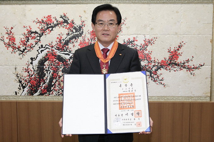 35년 공직생활 경북발전 공로…백선기 칠곡군수 홍조근정훈장