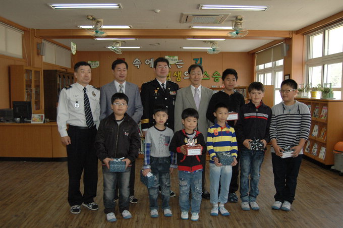 청송경찰서, 다문화가정 자녀 어린이날 선물 전달
