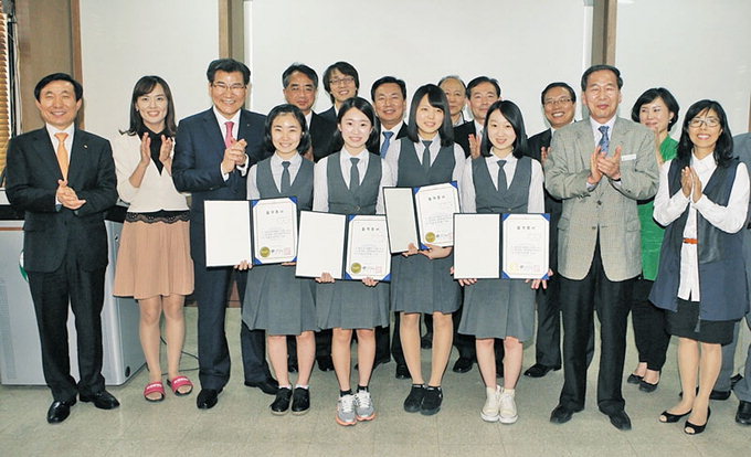 대구은행, 경북女상고 창구전담직 합격자 증서 전달