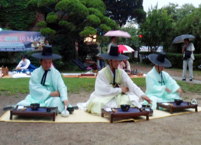 도포 입고 선비들의 차문화 재연