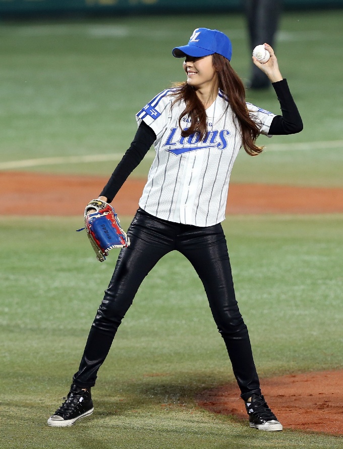 스키니진 김하늘 한국시리즈 시구