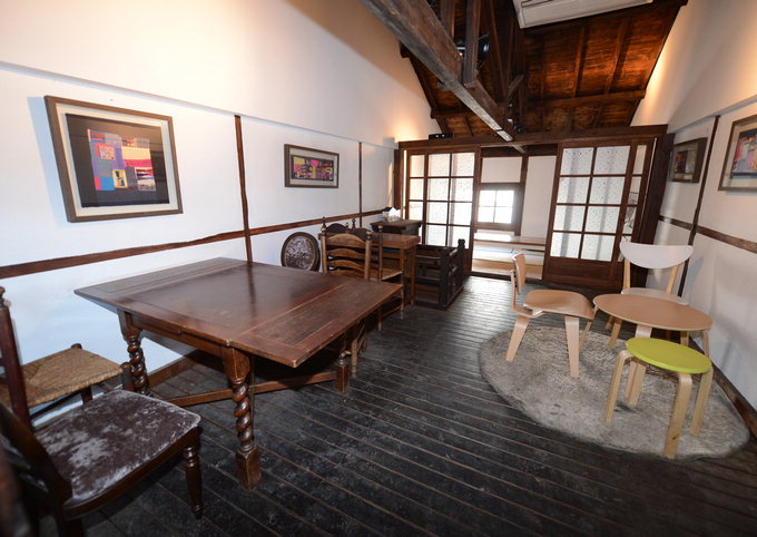 대구 도심 속 가을   카페 삼덕상회 2층 창을 열면 북성로 은행잎 노랗게 뒹군다