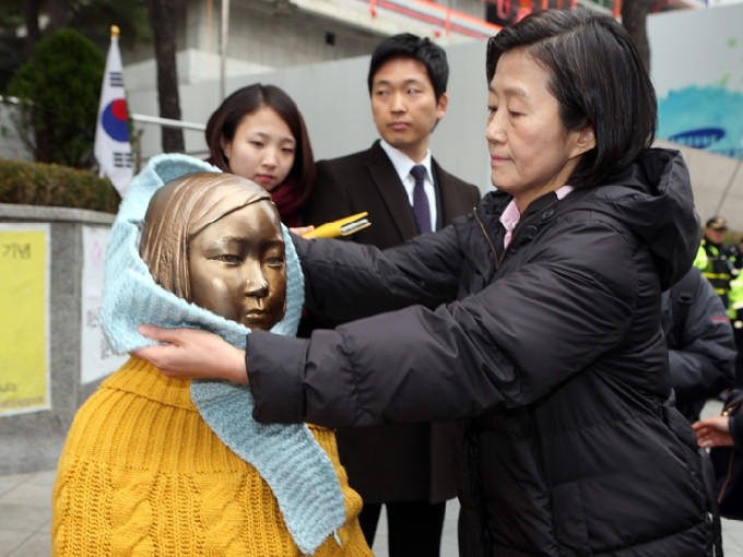 일본군 위안부 문제해결 위한 수요시위 참석한 김미경 교수