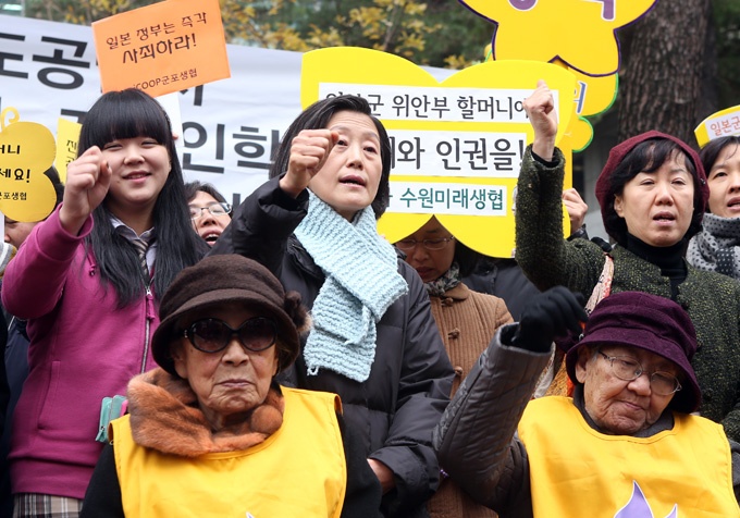 일본군 위안부 문제해결 위한 수요시위 참석한 김미경 교수