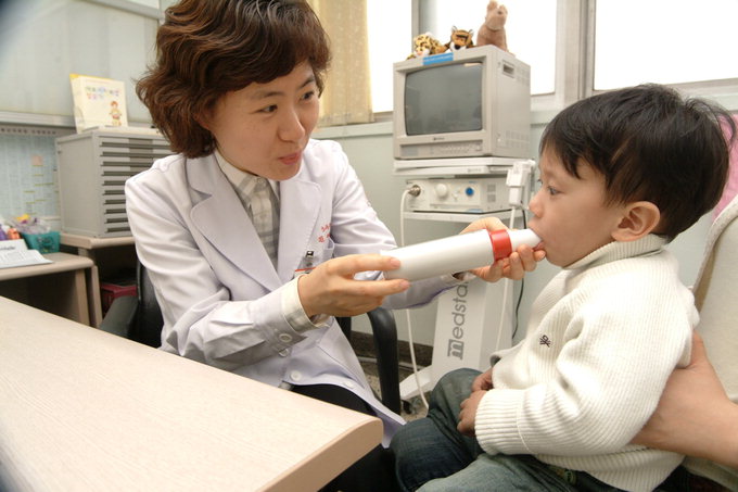 천식환자의 41%가 10세미만 어린이…증상과 치료법