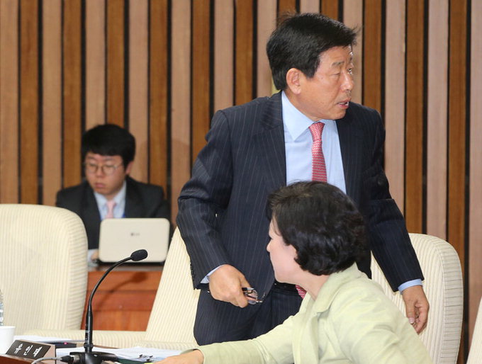 발끈한 유인태 “이런 개떡 같은 청문회가 있어”