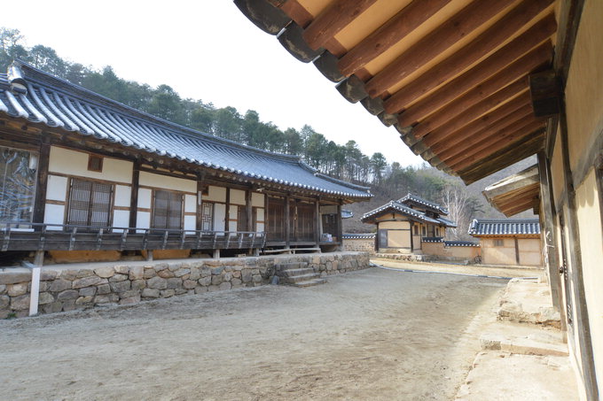 [최원식의 산] 고려 공민왕의 어머니가 홍건적의 난 때 피란간 그곳    왕모산 (안동시 도산면 ·해발６４８m)