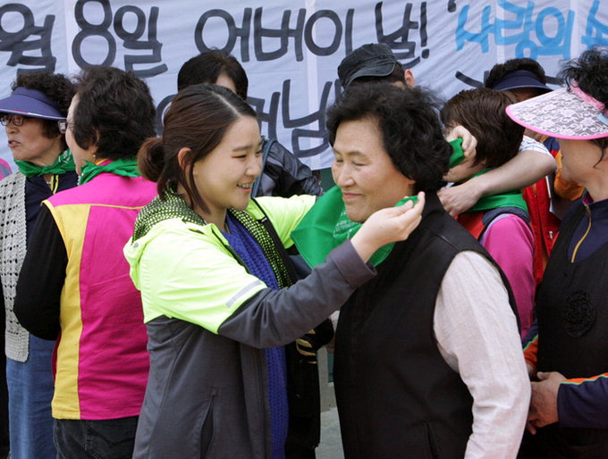 “늘 깨끗한 강의실 감사합니다” 대구대, 환경미화원에 손수건 선물