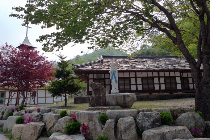 [류혜숙의 여행스케치] 천주교 신자들이 숨어 살았던 곳… 전북 진안성당 어은공소