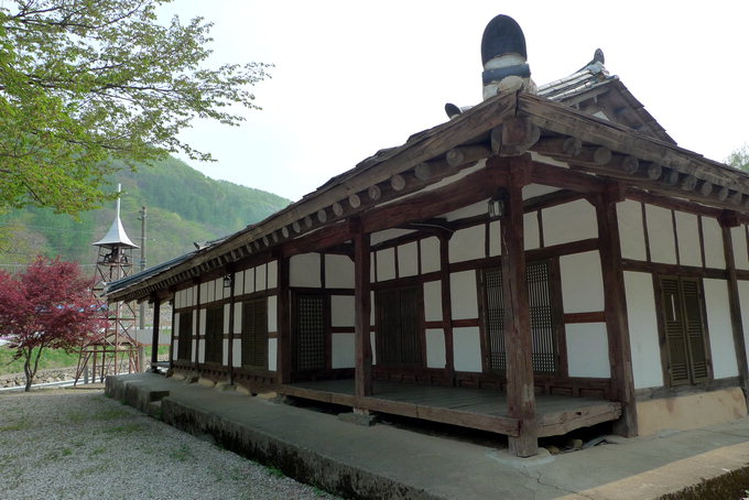 [류혜숙의 여행스케치] 천주교 신자들이 숨어 살았던 곳… 전북 진안성당 어은공소