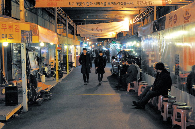 김광석·막걸리·마카롱·버스킹… 빈티지 송년회 1번지 방천시장