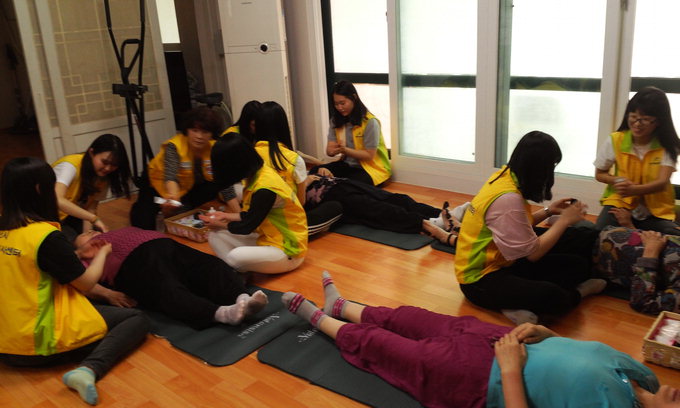 경산여고 RCY봉사단…어르신 마사지 등 활동