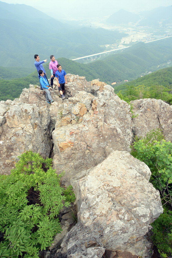 [최원식의 산] 봉좌산(鳳座山) 경주·포항 경계·해발 626m