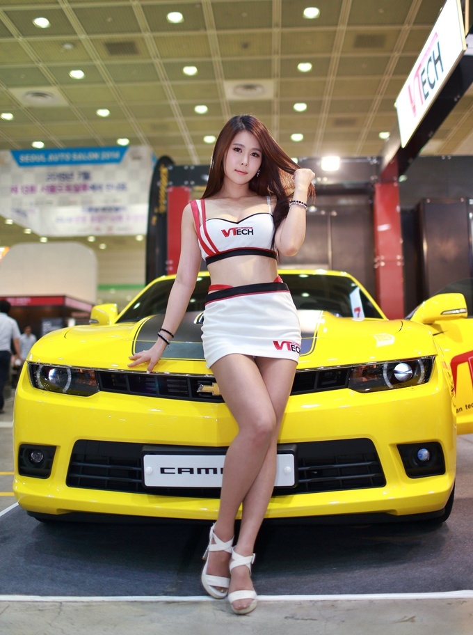 레이싱모델 한수지 쉐보레 카마로, 잘 어울리나요?
