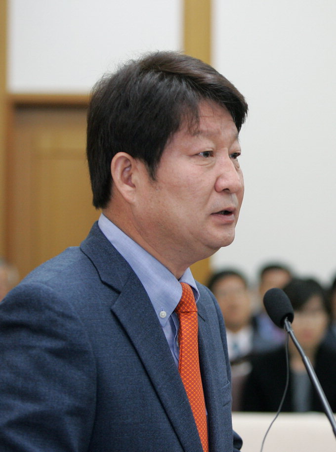정치인 출신 막힘없는 화법…차분한 현안 설명