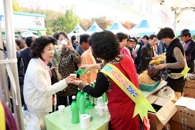 [아줌마大축제-상주시] 친환경 인삼 튀김·햇순나물 가공품 매년 인기