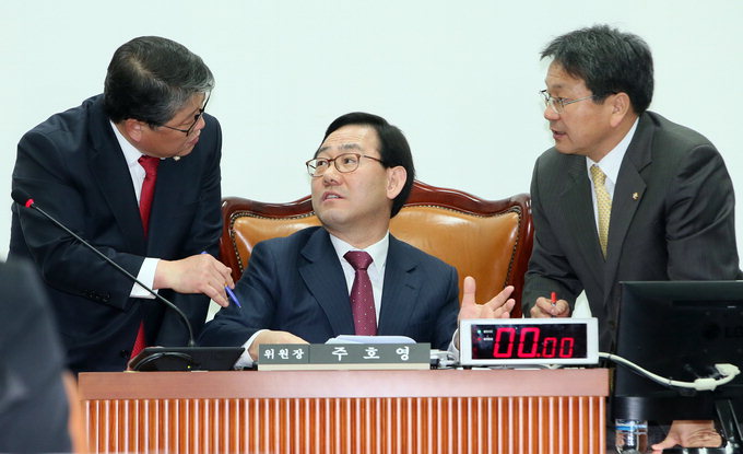 여야 연금특위 첫날부터 ‘입씨름’