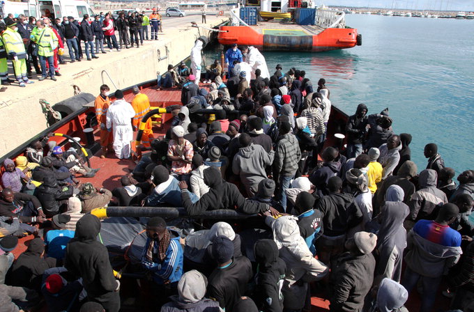 지중해서 리비아 난민 2천여명 구조