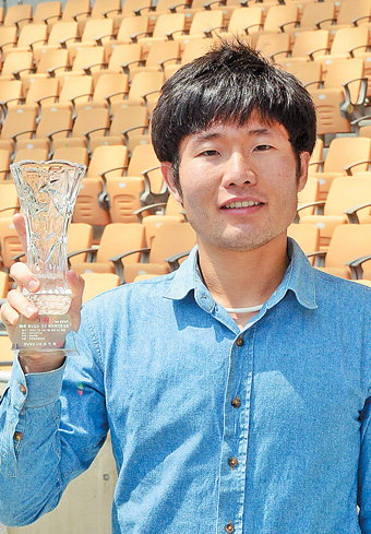 하프 남자 1위 이정섭씨 (1시간23분40초) “산에서 맹훈련…폐활량 극대화”