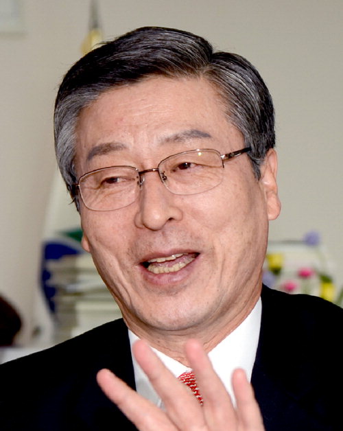 [민선 6기 1주년…기초단체장에게 듣는다] 한동수 청송군수, “휴양관광 기반 구축…SOC확충 사업 박차”