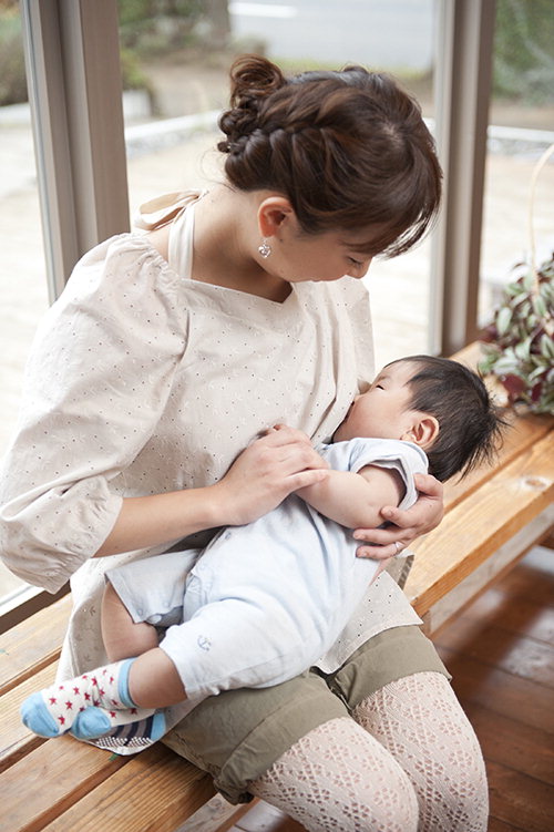 [34개국 네트워크 ‘월드 리포트’] 일본, 육아맘들이 만든 ‘외출용 수유복’ “속살 안 보여…당당하고 편안해요”