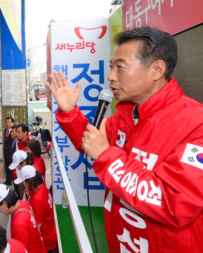 朴心으로, 劉風으로…‘동창이몽’