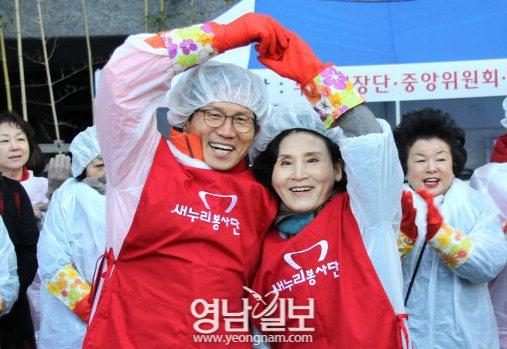 “가족은 나의 힘”…얼짱 딸·70대 父母 등 표밭갈이‘비지땀’
