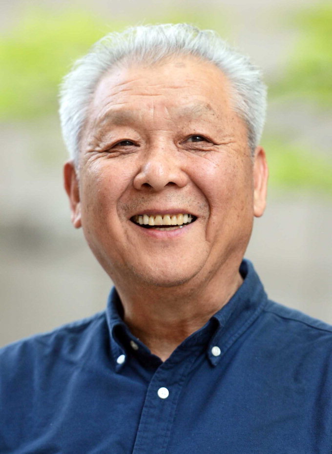 [이 사람] ‘오늘의 조선족’사진집 낸 강위원 前 경일대 교수