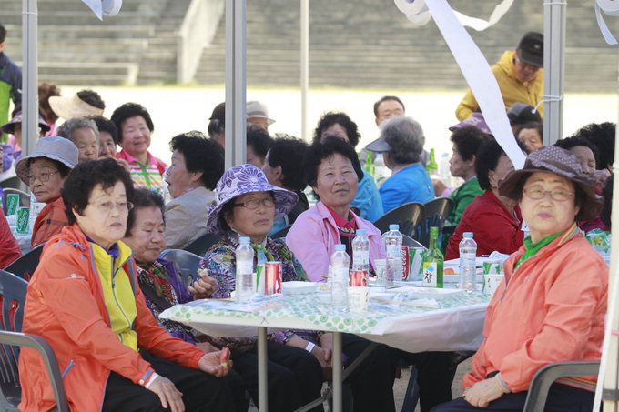 하양 어르신 2천여명 초청 경로잔치