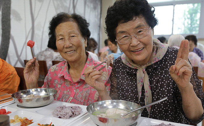 봉화군노인복지관, 지역 어르신에 보양식 나눔 행사