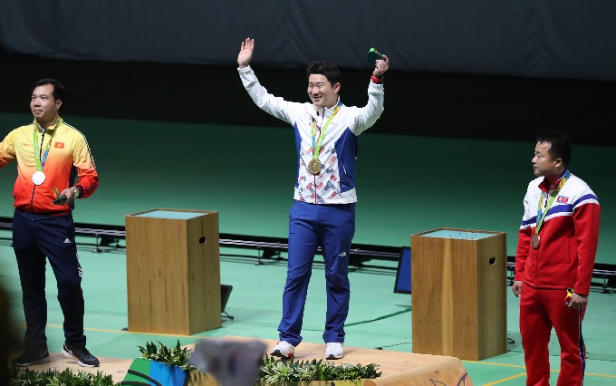진종오 50m 권총 금메달…세계 사격 최초 3연패
