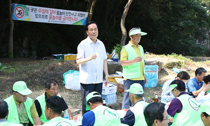 김주수 의성군수·자연보호의성군協 환경정화 활동
