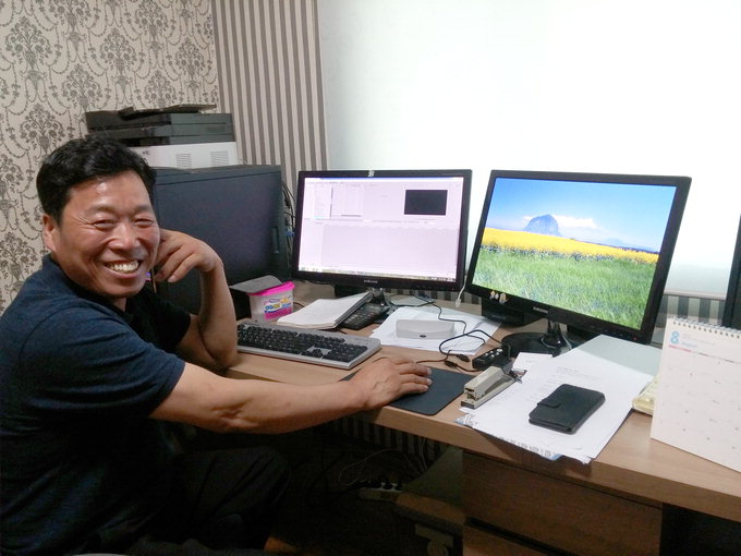 산골 오지마을서 ‘레디 고’…감동을 찍는 농장 아저씨