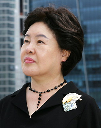 “모발과 가발 엮어 자유롭게 머리 감고 벗겨질 염려 없죠”