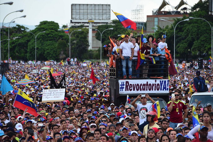 “대통령 국민소환투표 수용하라” 베네수엘라 反정부 집회