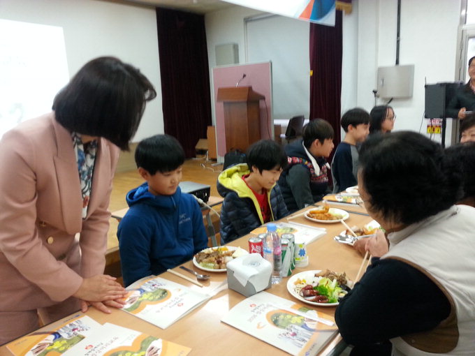 “아이들에 인성 가르칠 좋은 기회…참여 잘한 것 같다” 가산초등의 밥상머리 교육