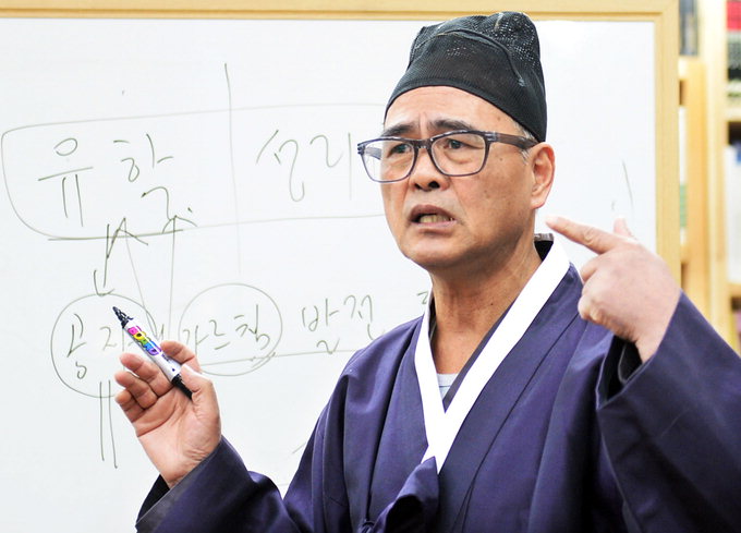 [이 사람] 소백산 칩거 10년 만에 대구서 강의 송명호 시인·한학자