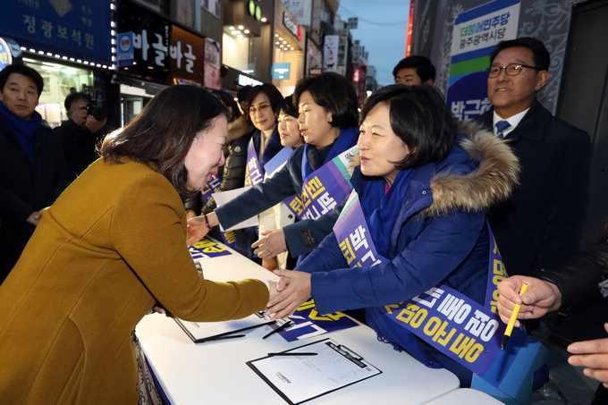 野 탄핵 초안 내주초까지 마련…與 비박표·제4지대 출현 가결 변수