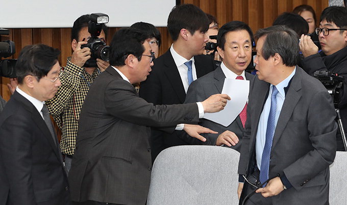 國調 김빠진 출발…검찰총장 불출석, 기관장들은 ‘모르쇠’ 일관