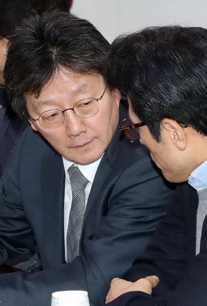 유승민, 친박지도부 탈당 압박에 일침