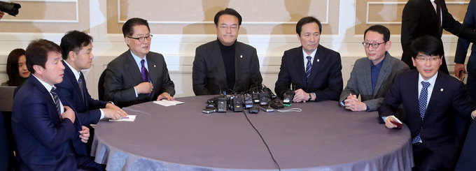 “대선보다 중요” 고개든 개헌파 이구동성…시점 두고는 각양각색